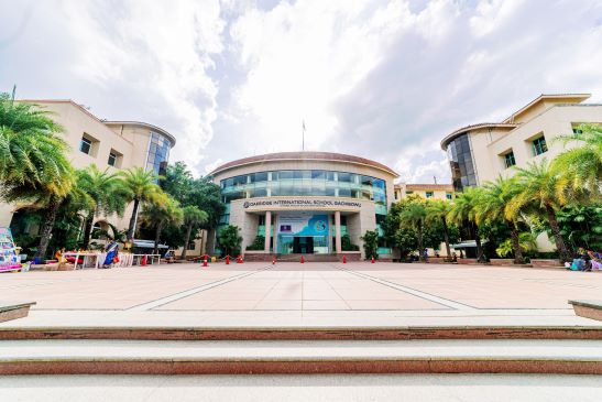 Oakridge International School